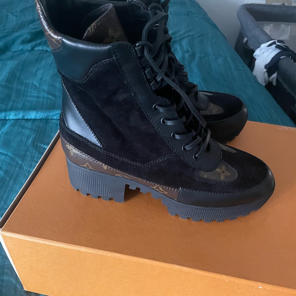 Louis Vuitton boots black